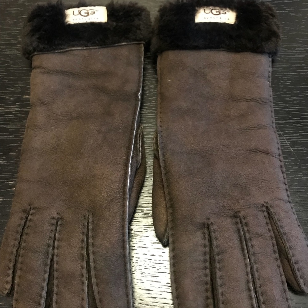 Women’s UGG suede gloves